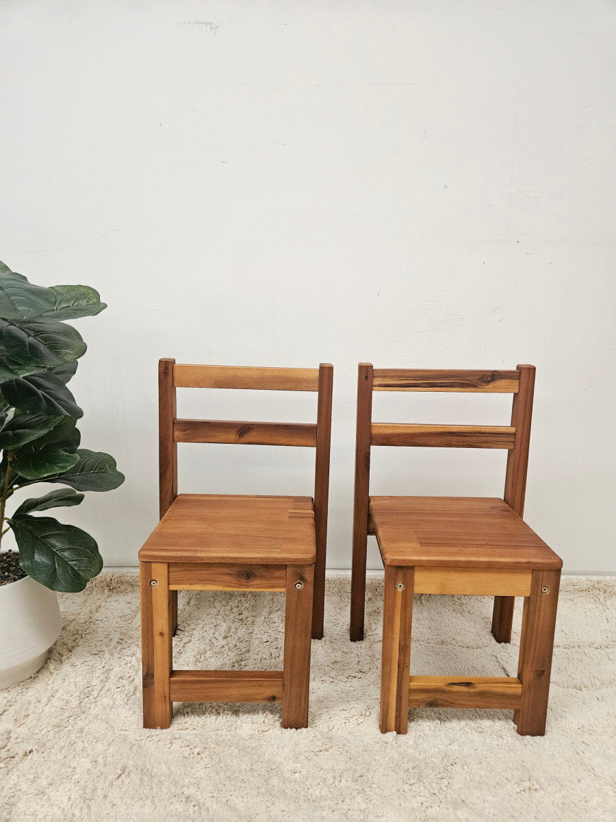 Acacia Large Round Table with 2 Standard Chairs