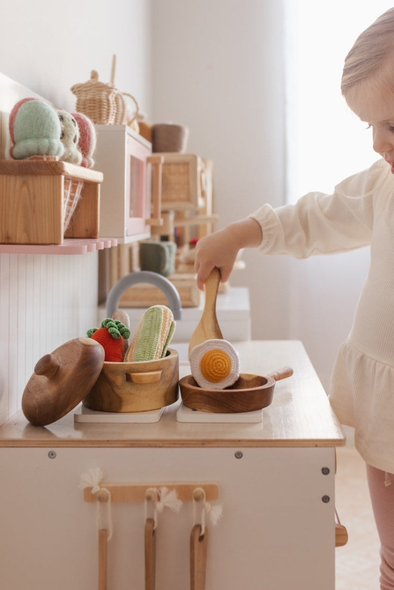 Mahogany Pot and Pan Cookware Play Set