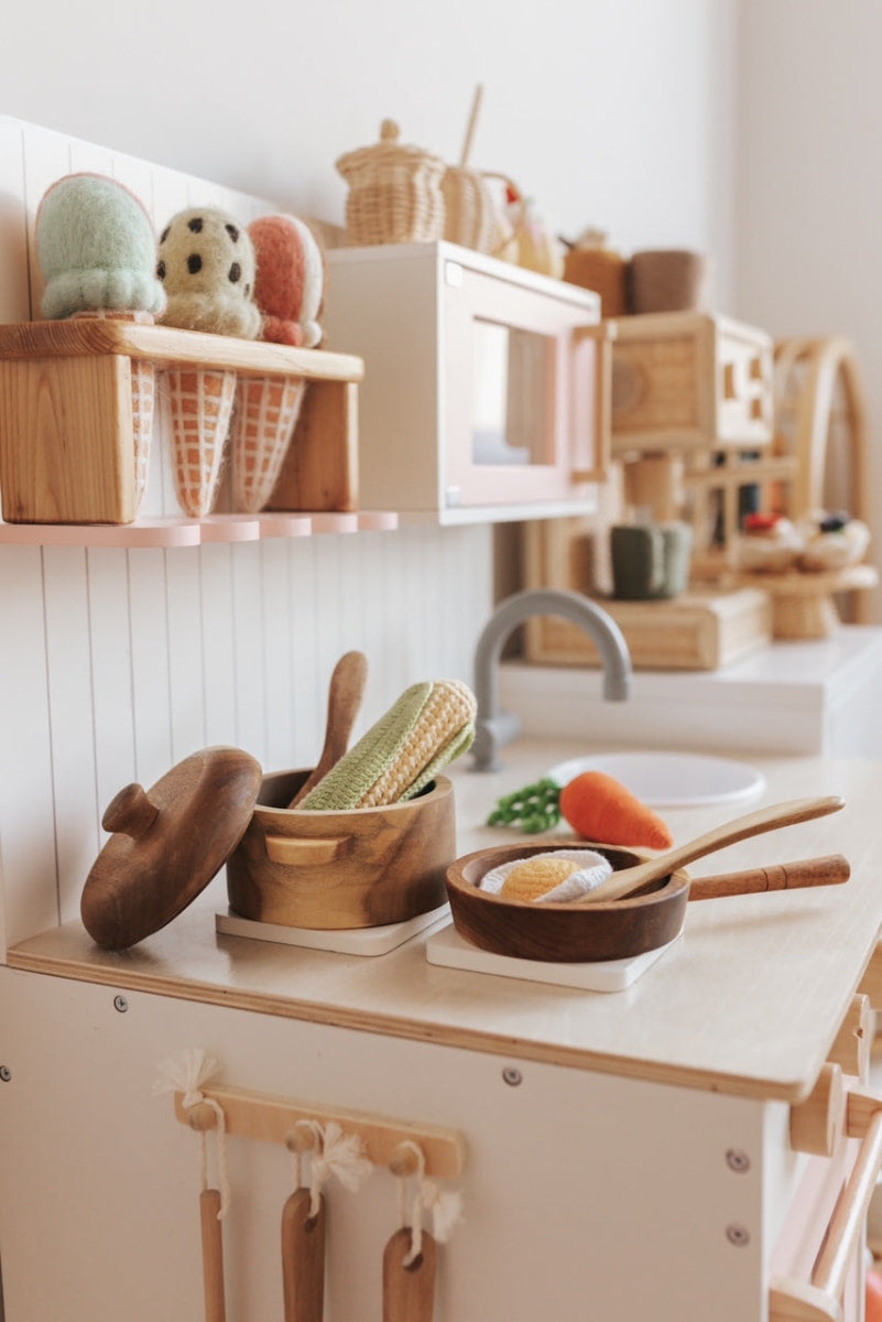 Mahogany Pot and Pan Cookware Play Set